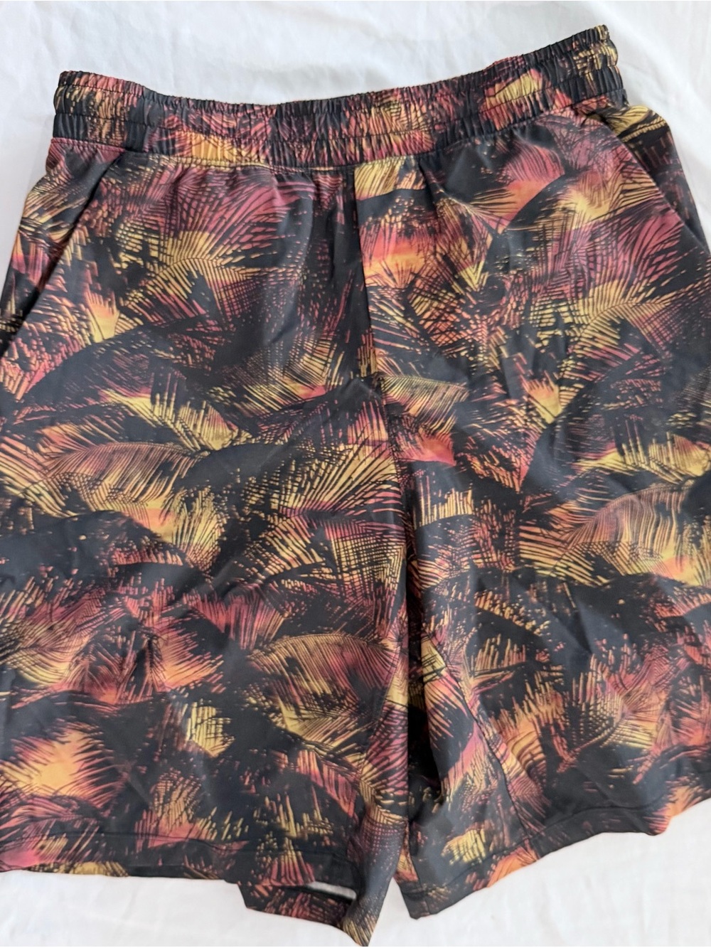 Lululemon Abstract Print Athletic Swim Shorts Lined Pockets 9” Inseam Size M